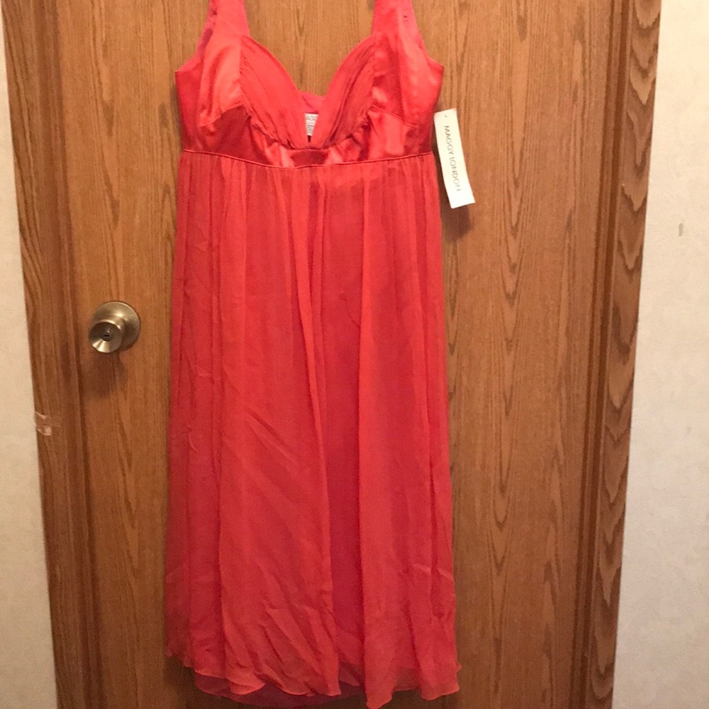 Maggie London Coral Midi-Dress